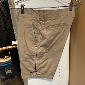 Oakley Chino